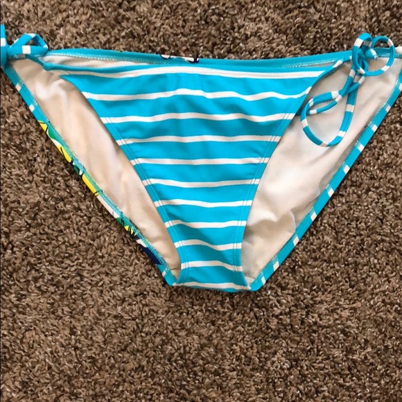 Bikini - Picture 3 of 4